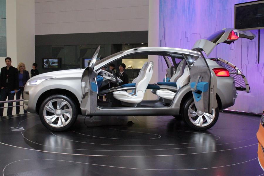  FAW X Concept SUV 2011 года  (фото 10 из 38)